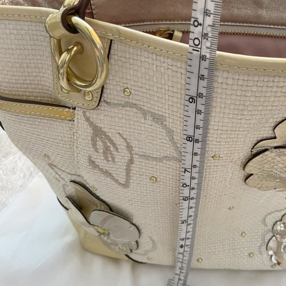 COACH Natural Straw Charm Tote No. A1073-15029 With Dust Cover - Picture 9 of 10